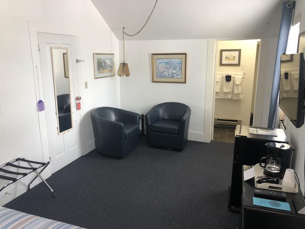Harbor's Edge Motel photo 7