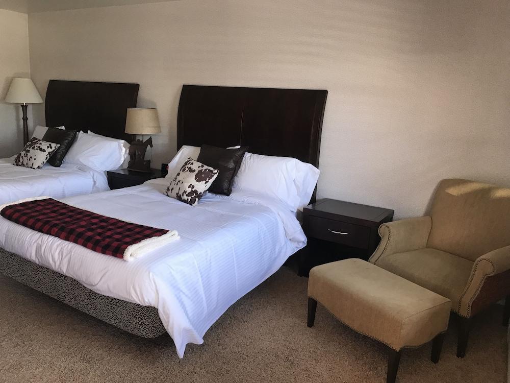 Country West Motel photo 25