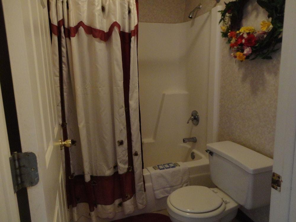 Royal Inn and Suites photo 22