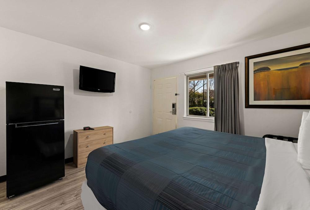 Rodeway Inn Charlotte Independence Blvd. photo 14