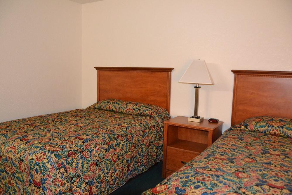 Carrington Inn & Suites photo 3