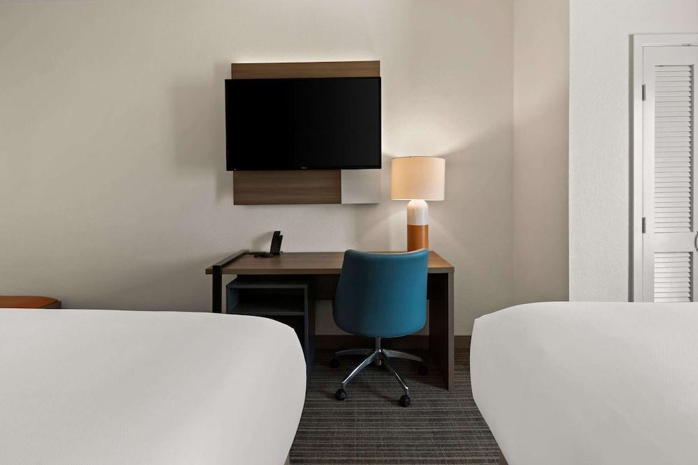 Comfort Suites Granbury photo 13