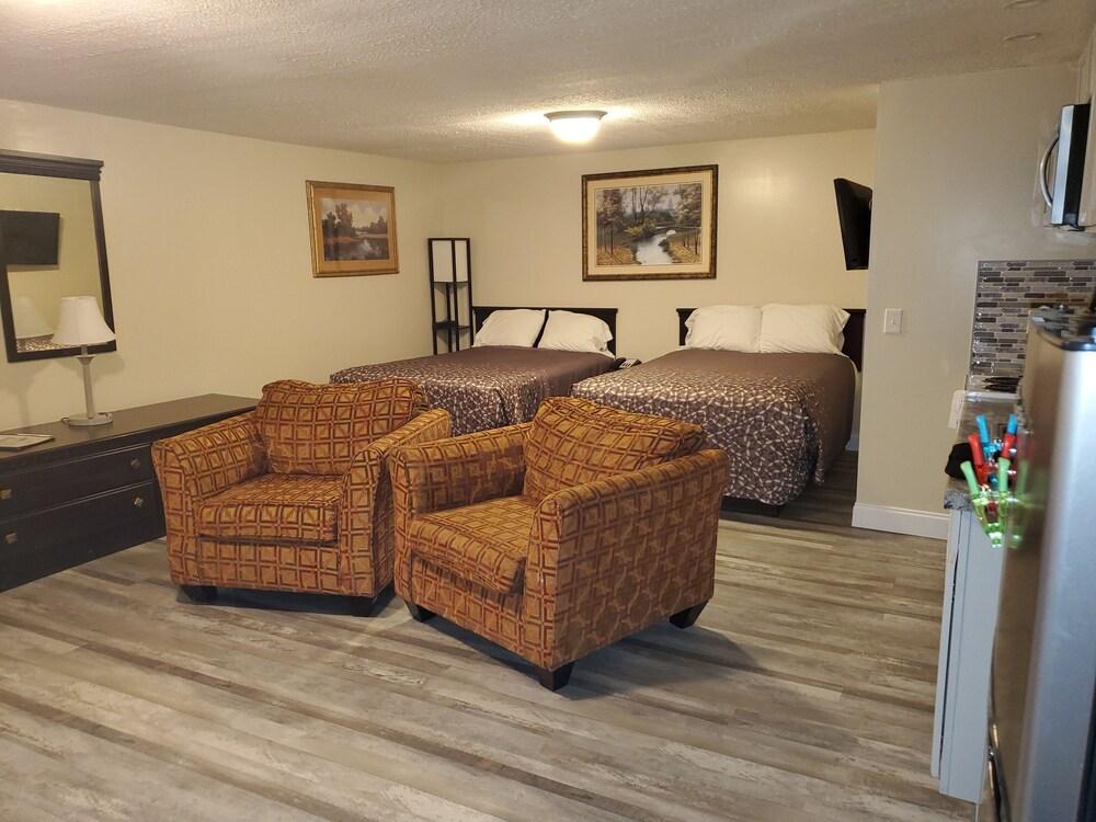 Turnpike Motel photo 8