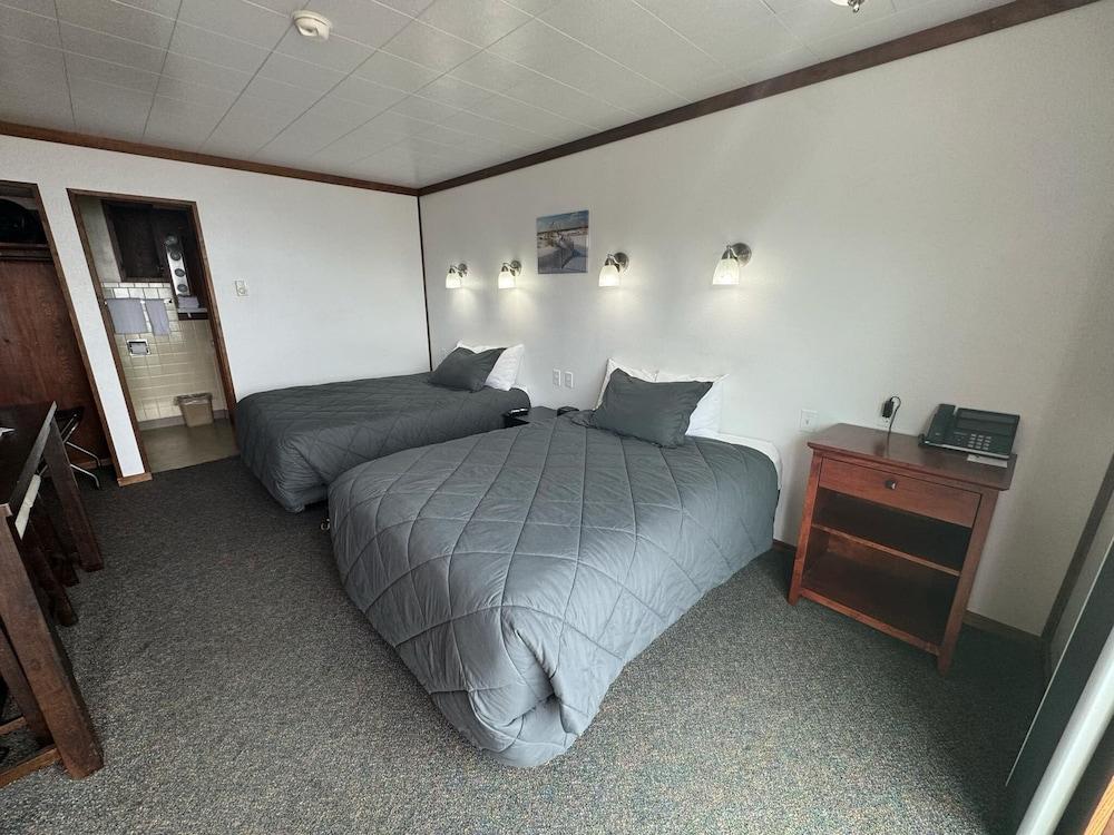 Sunset Oceanfront Lodging photo 24