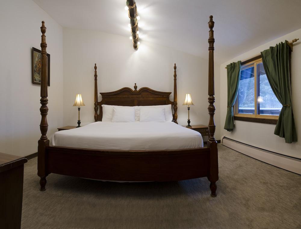 Summit Lodge photo 17