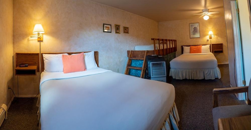 Triangle Motel photo 43
