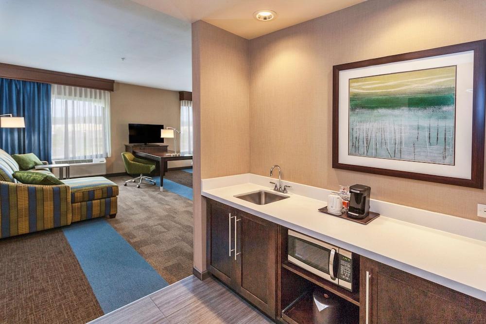 Hampton Inn & Suites Duluth North/Mall Area photo 8