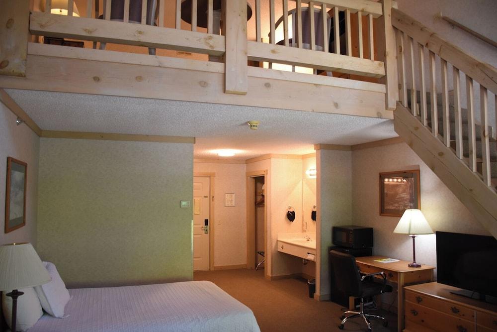 Paddle Wheel Inn photo 18