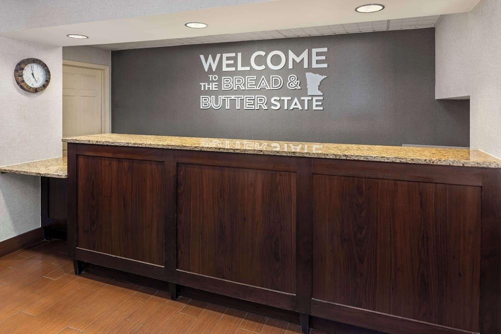 Hampton Inn Minneapolis NW Maple Grove photo 2