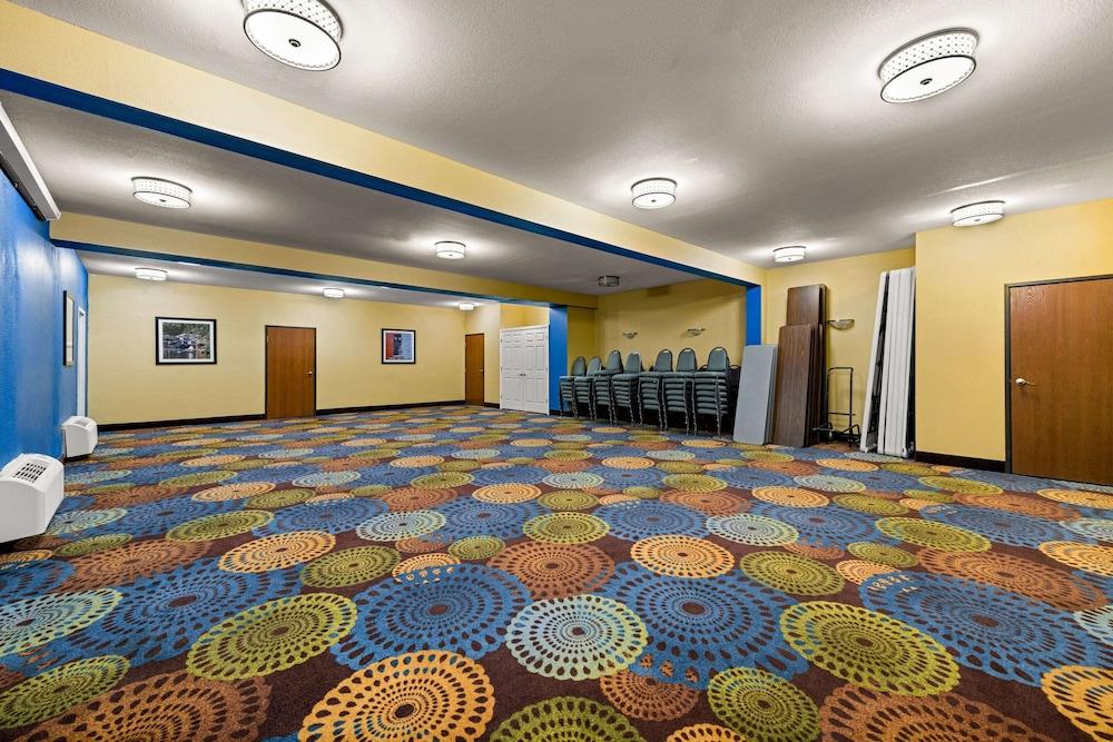 Quality Inn Warrensburg photo 36