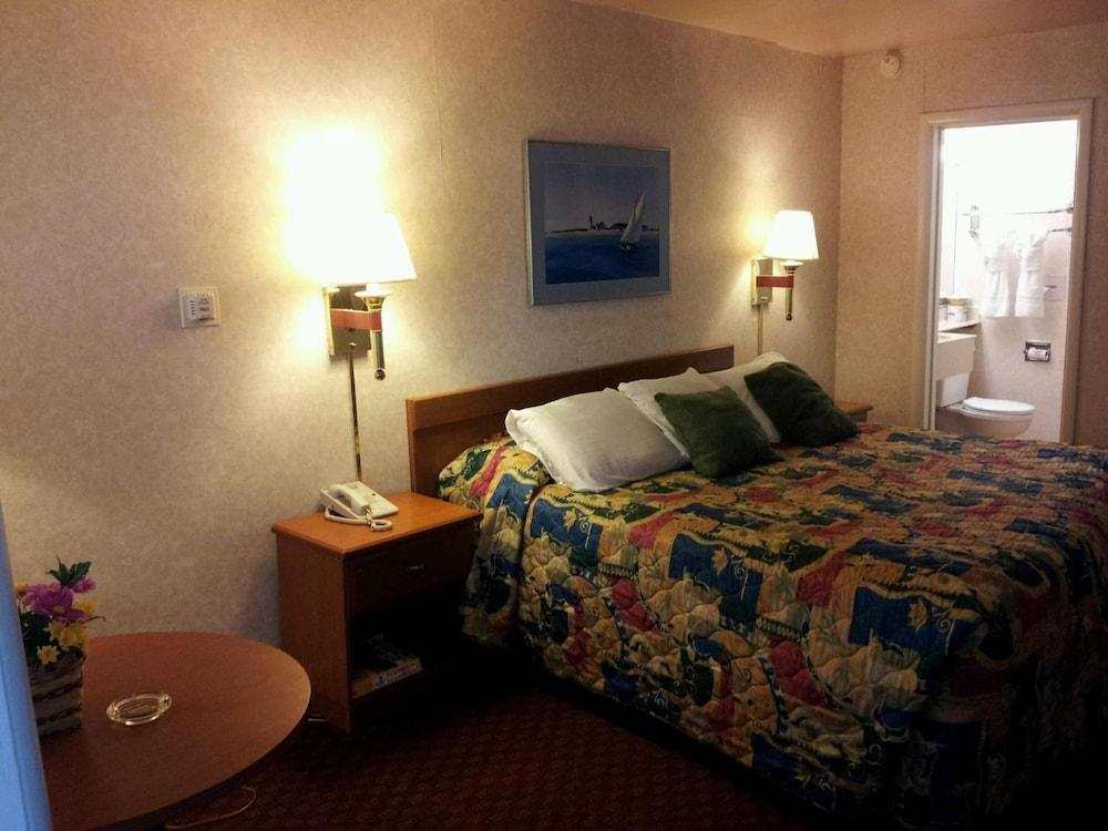 Townhouse Motel photo 8
