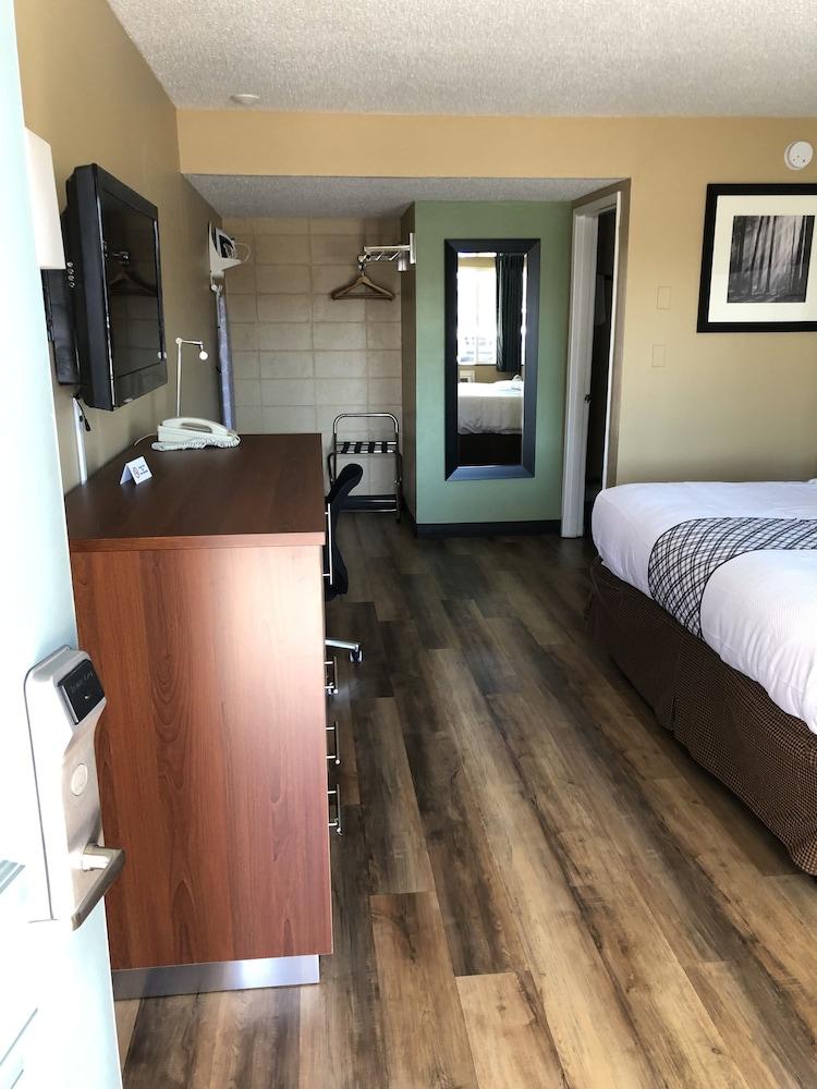 Knight's Inn Motel photo 25
