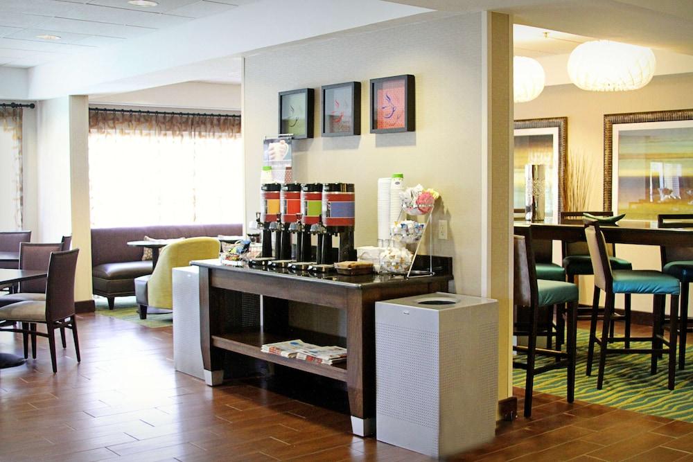 Hampton Inn Tampa/Rocky Point-Airport photo 17