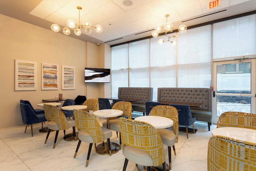 Holiday Inn Express New Rochelle by IHG photo 42
