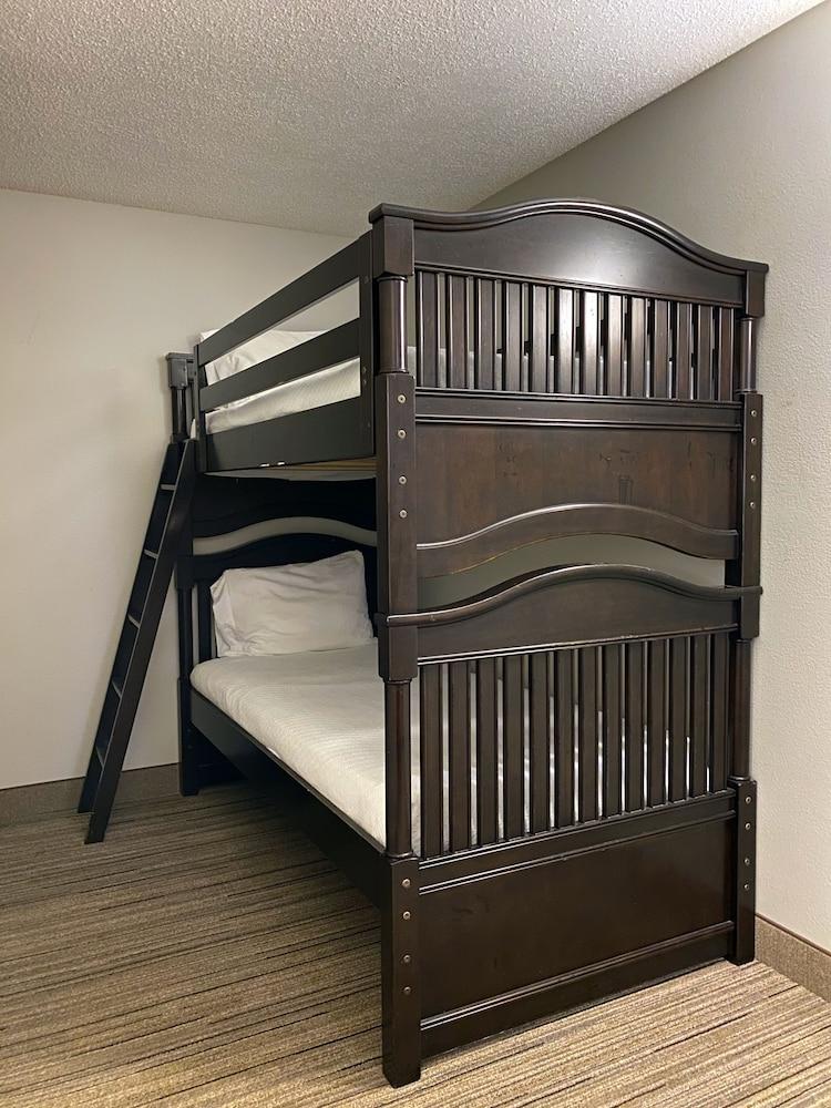 Holiday Inn Express & Suites Somerset Central by IHG photo 32