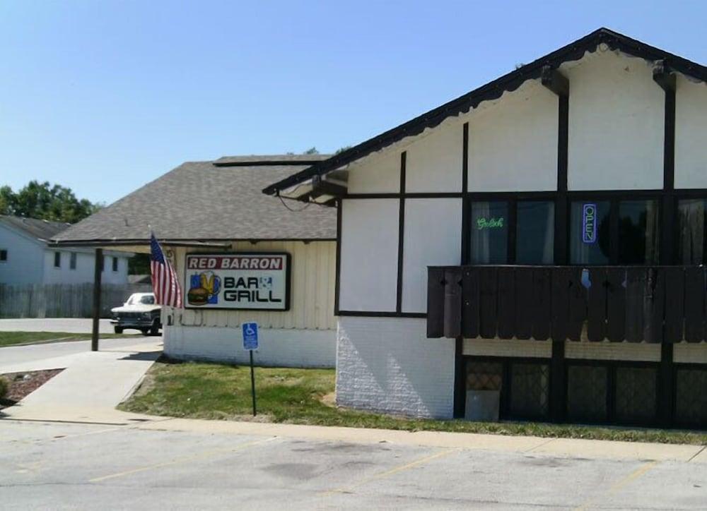 Budget Inn & Suites photo 6