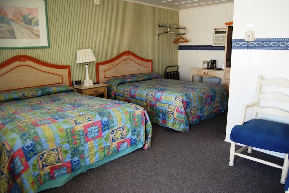 Redwood Motel photo 17