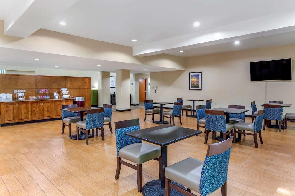 Comfort Suites Clayton - Garner photo 28