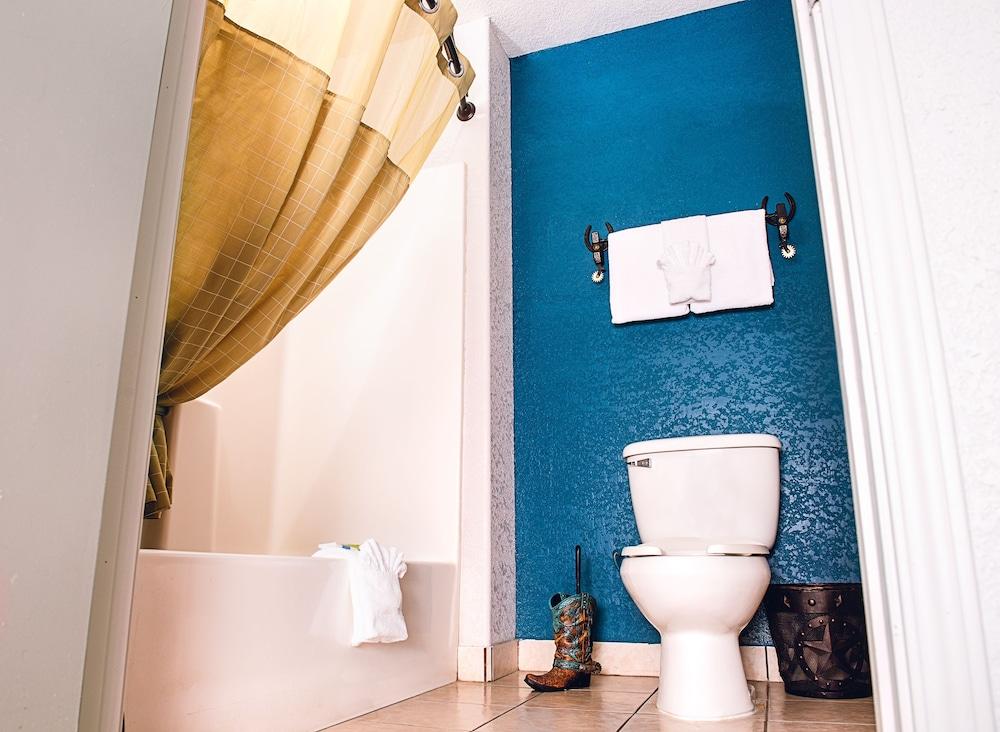 Riata Inn photo 15