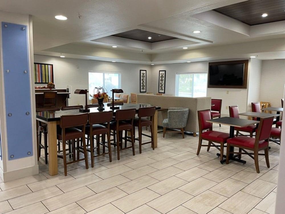 Holiday Inn Express Hotel & Suites Lewisburg by IHG photo 30