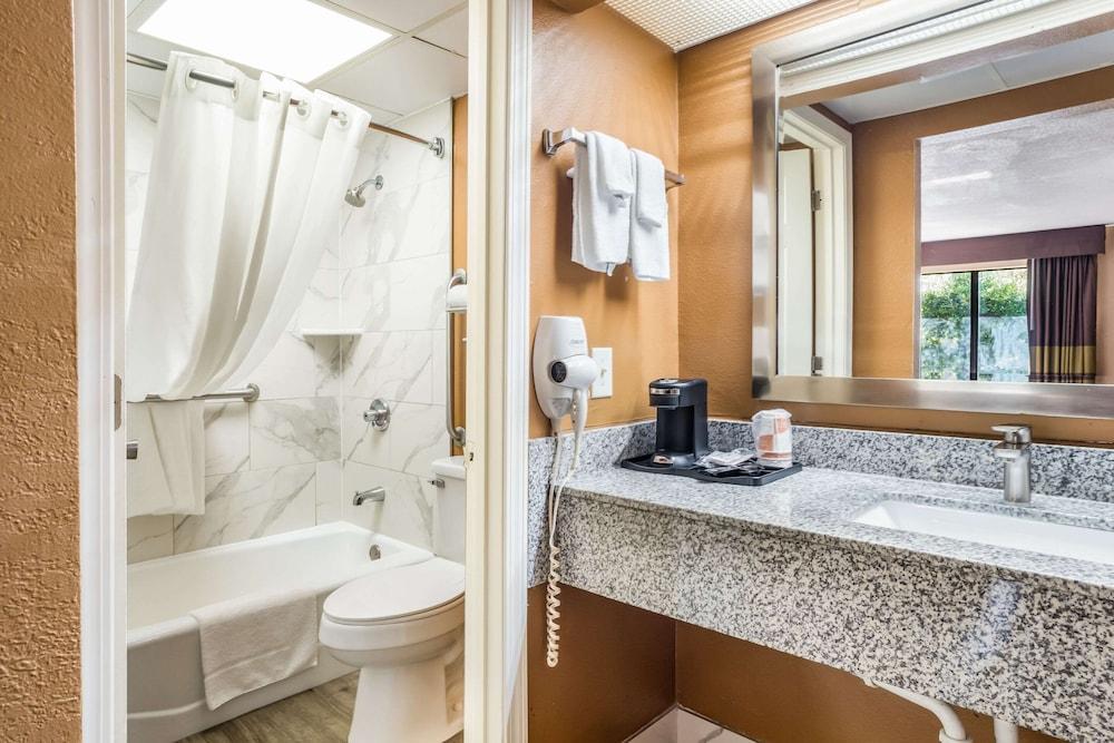 Quality Inn & Suites Corinth West photo 4