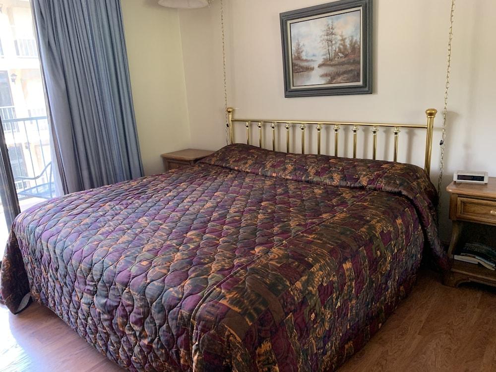 Oak Square Rentals photo 19