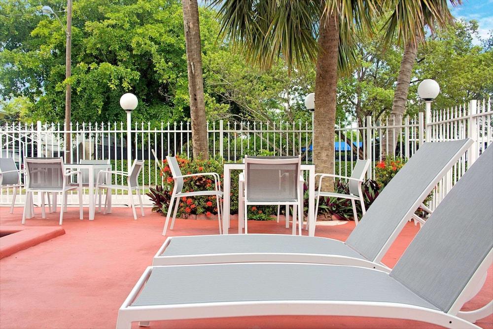 Travelodge by Wyndham Fort Lauderdale photo 9