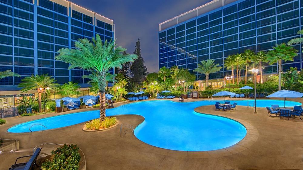 Disneyland Hotel photo 49