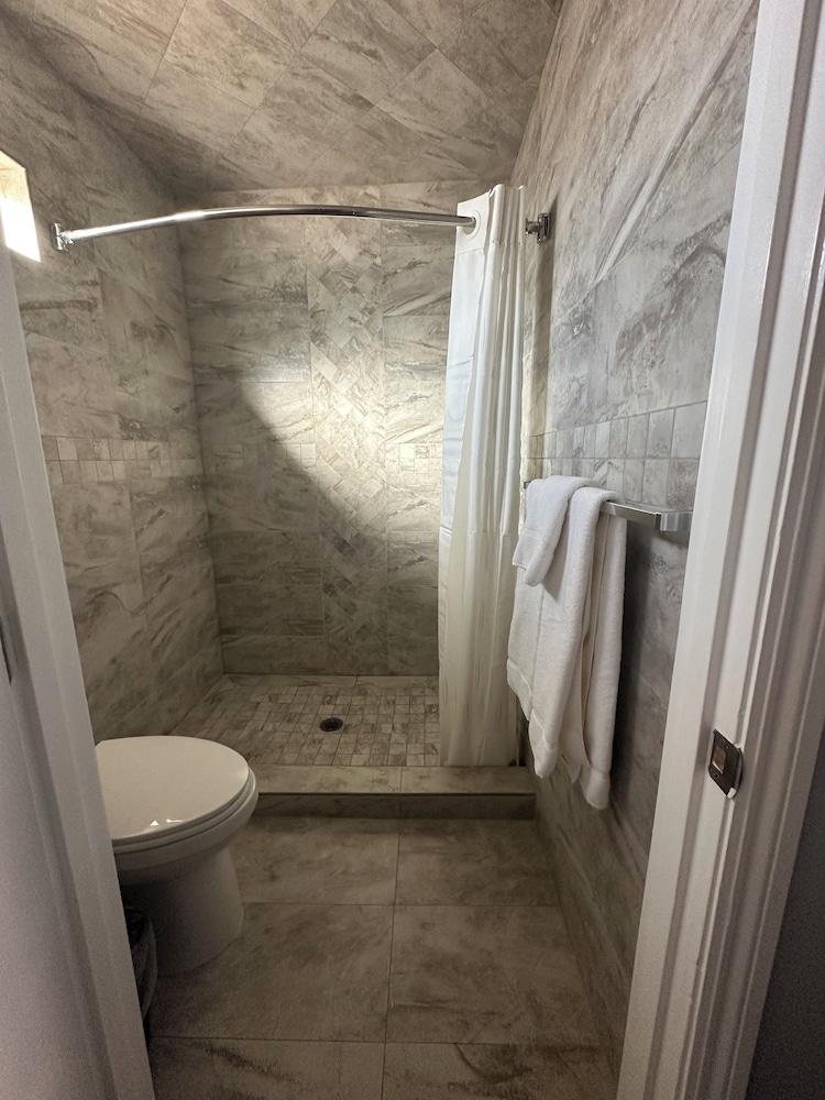 Hometown Inn photo 8