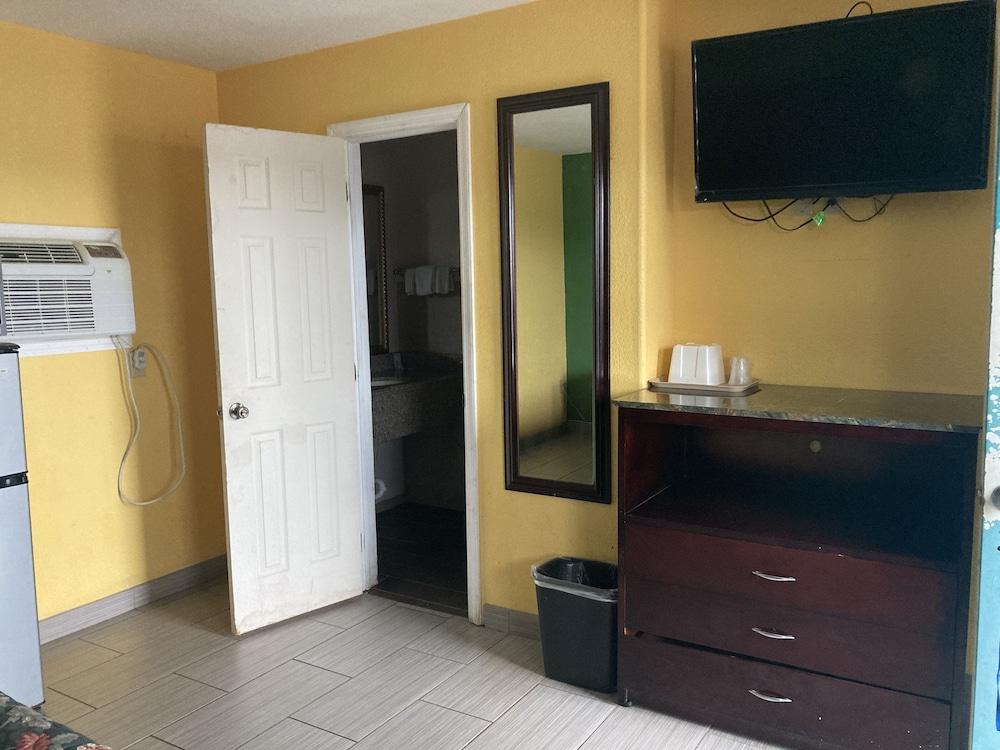 Capri motel photo 17