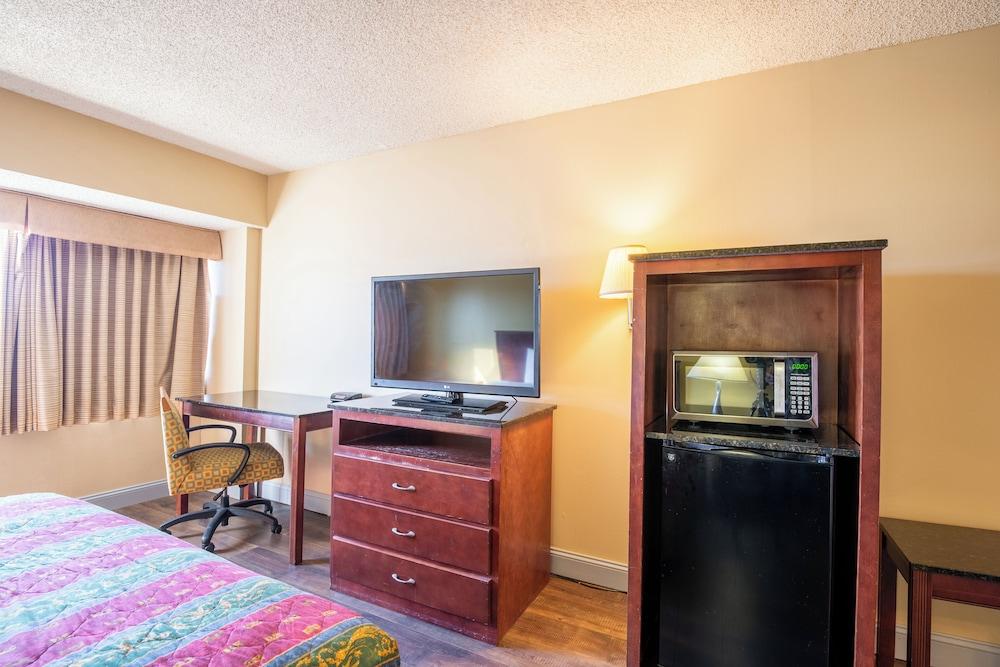Dominion Inn & Suites photo 11