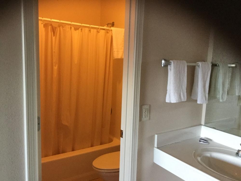 Americana Inn photo 7