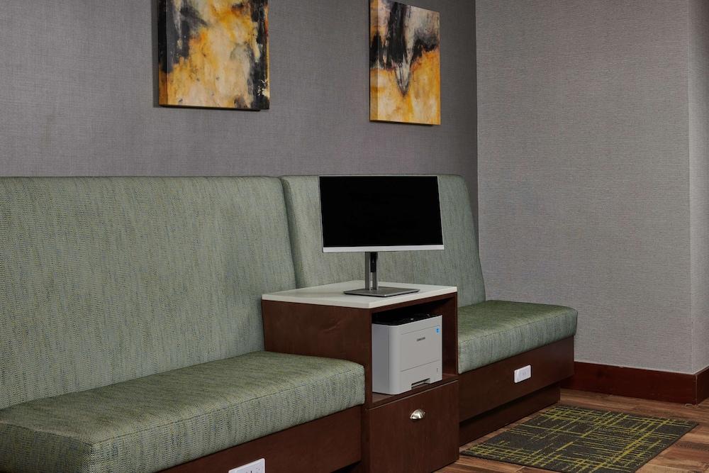 Hampton Inn Atlanta NW Cumberland photo 26