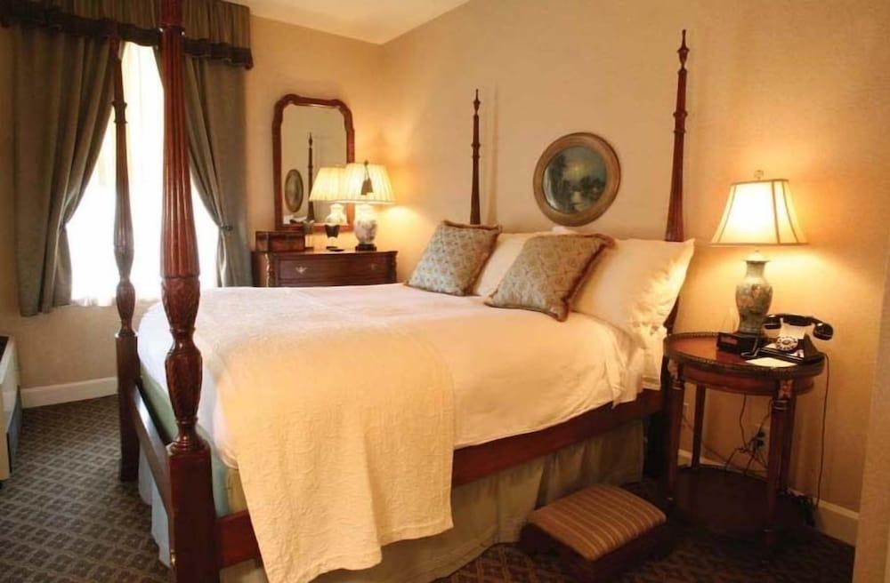 The Martha Washington Inn And Spa photo 23