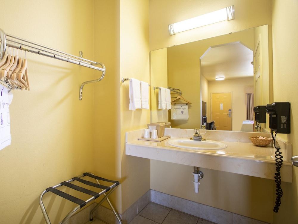 OYO Hotel Valley View TX, I-35 photo 23