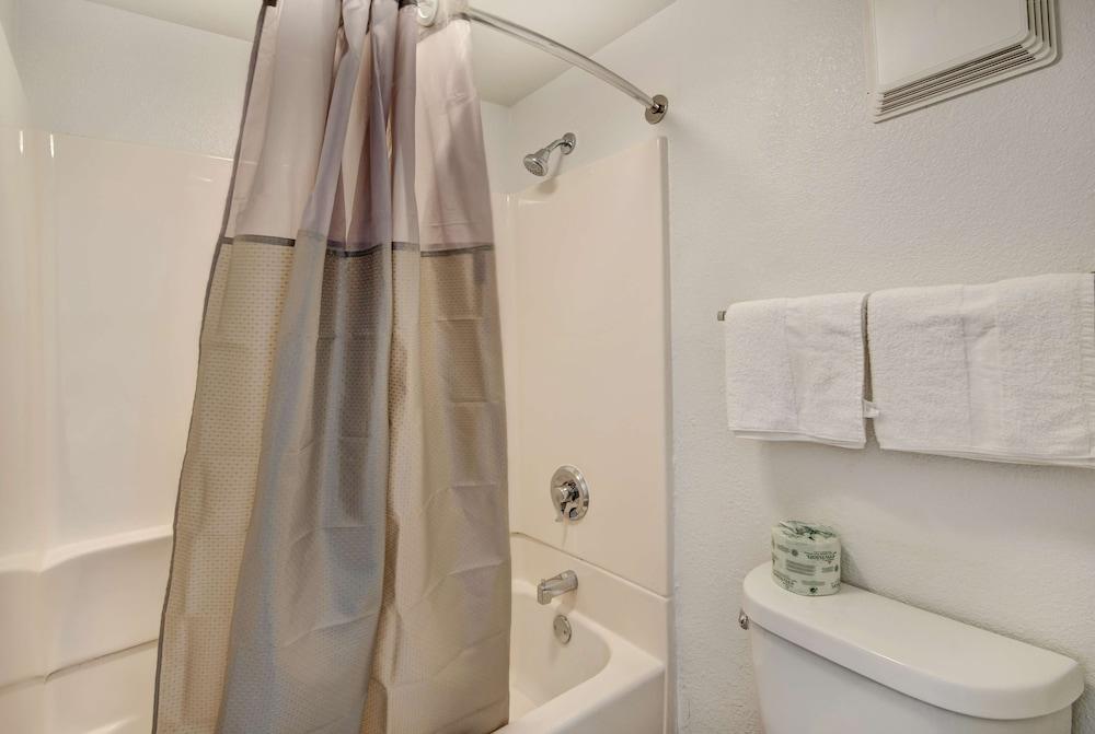 Motel 6 Dallas, TX - Forest Lane photo 18