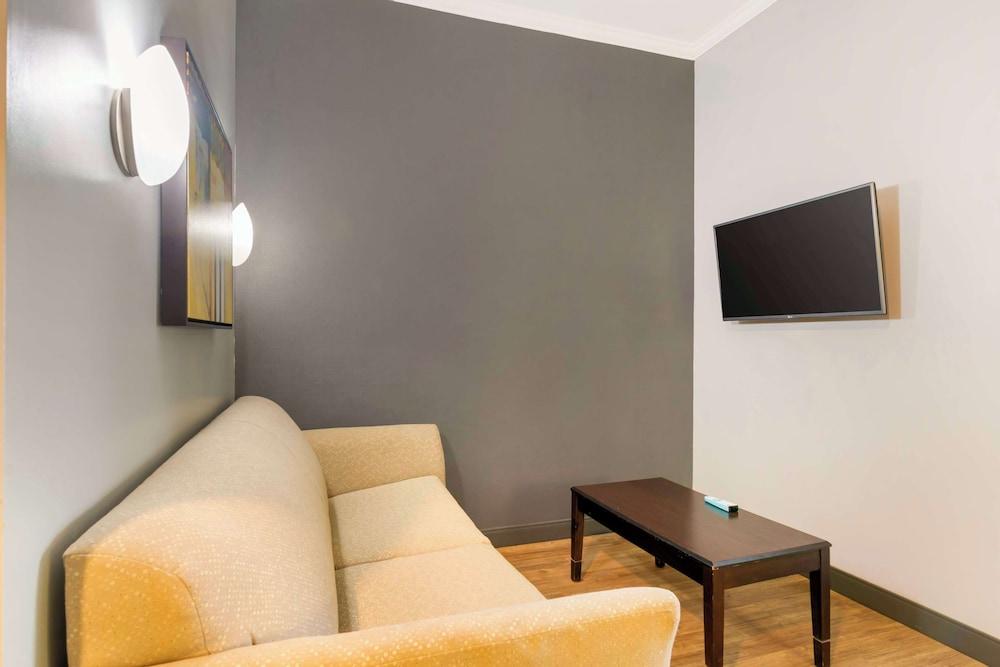 Best Western Plus Olathe Hotel photo 9