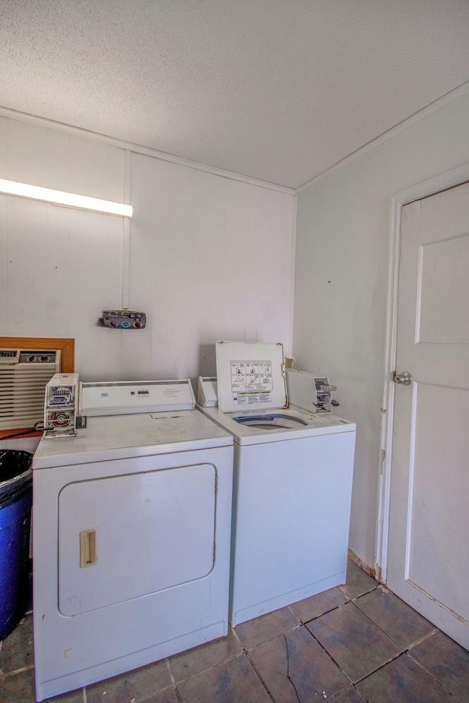 OYO Travelier Motel photo 2