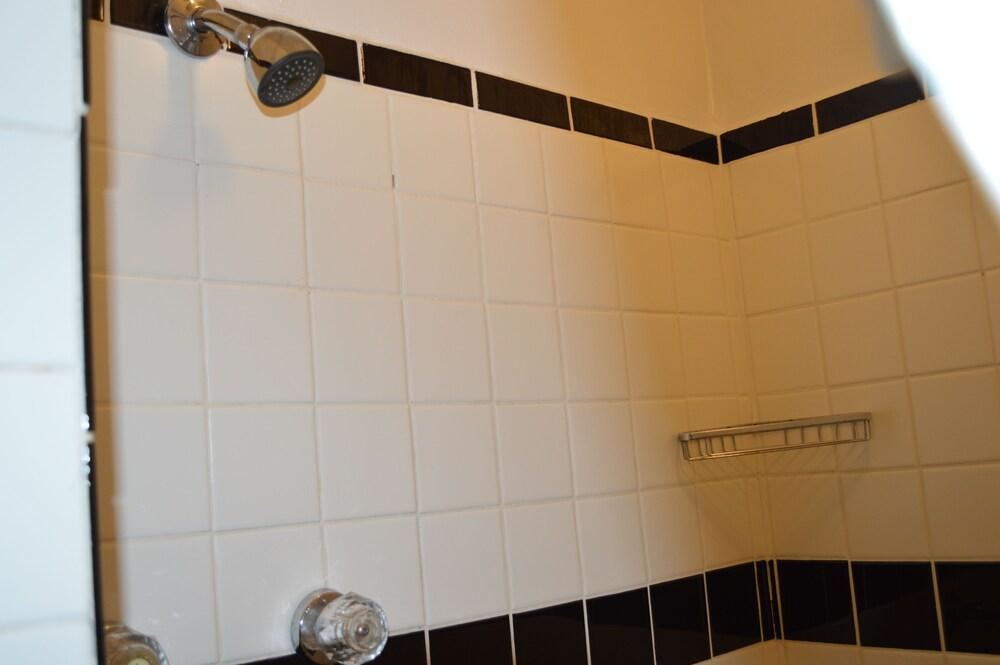 Great Lakes Motel photo 10