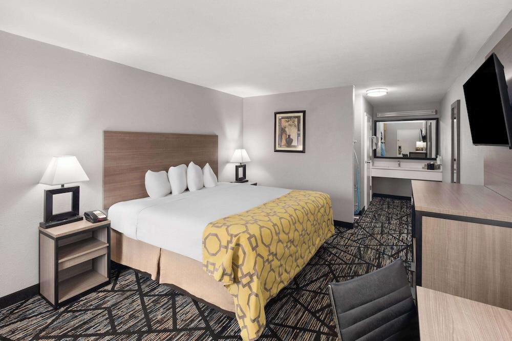 Baymont by Wyndham Mobile/Tillmans Corner photo 25