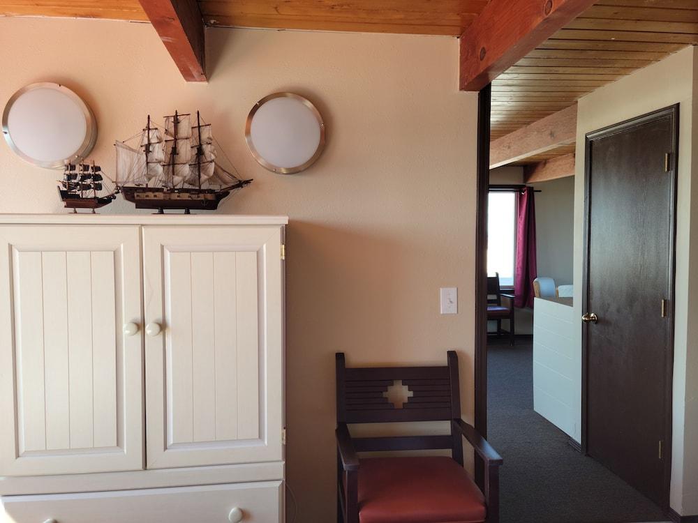Islander Westport photo 7