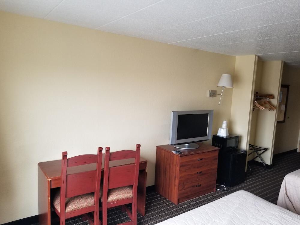 Travelodge by Wyndham Lansing IL photo 15