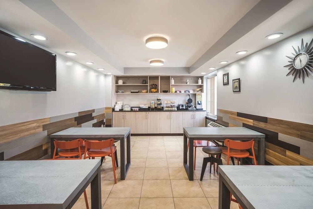 La Quinta Inn & Suites by Wyndham Brooklyn Downtown photo 23