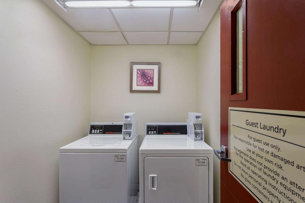 La Quinta Inn & Suites by Wyndham Jacksonville Mandarin photo 26