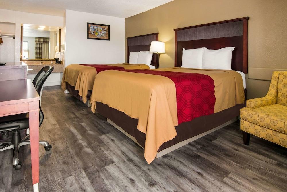 Econo Lodge Inn & Suites Macon North photo 21