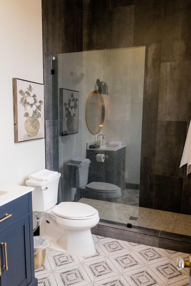 Speakeasy Suites photo 30