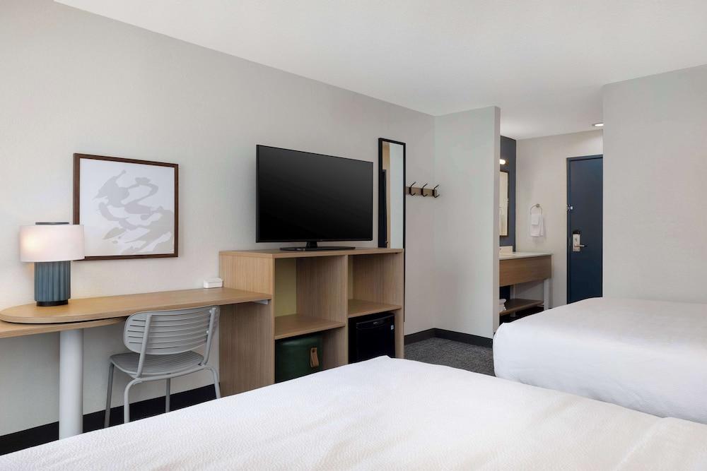 Spark by Hilton Evansville East, IN photo 5