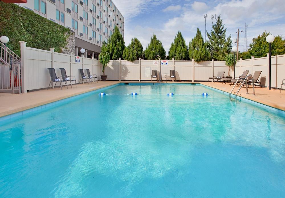 Holiday Inn Manhattan at the Campus by IHG photo 19