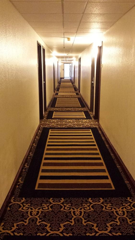 Super 8 by Wyndham Tappahannock VA photo 9