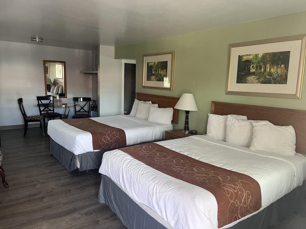 Adobe Inn photo 30